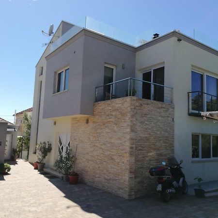 زادار Apartments Rotiroti المظهر الخارجي الصورة