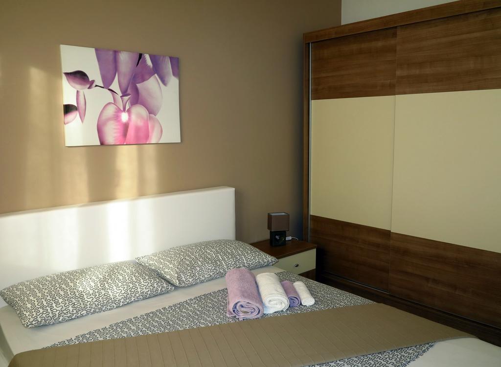 زادار Apartments Rotiroti الغرفة الصورة