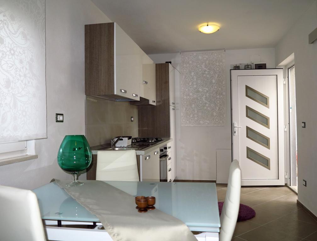 زادار Apartments Rotiroti الغرفة الصورة